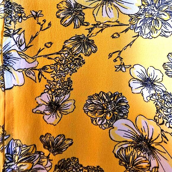 Torrid Plus Size Yellow & White Floral Wrap Dress - Picture 4 of 8